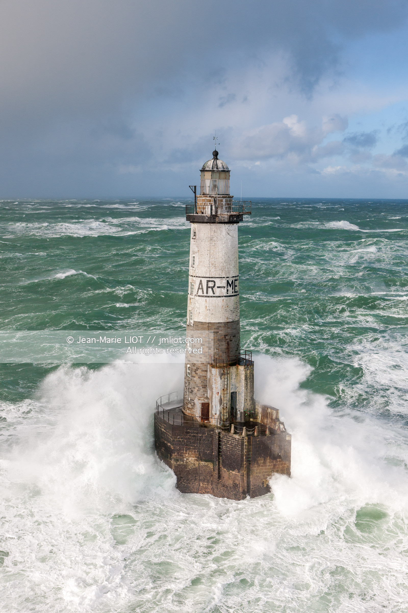 PHARES DANS LA TEMPËTE.