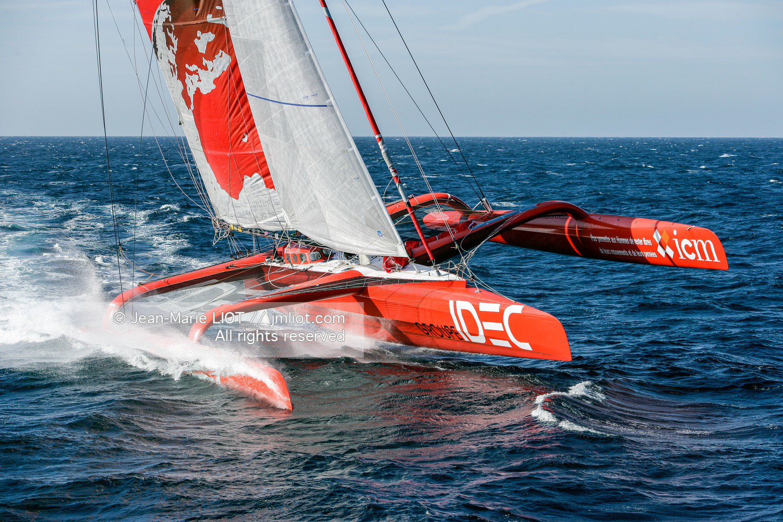 FRANCIS JOYON A L'ENTRAINEMENT SUR IDEC