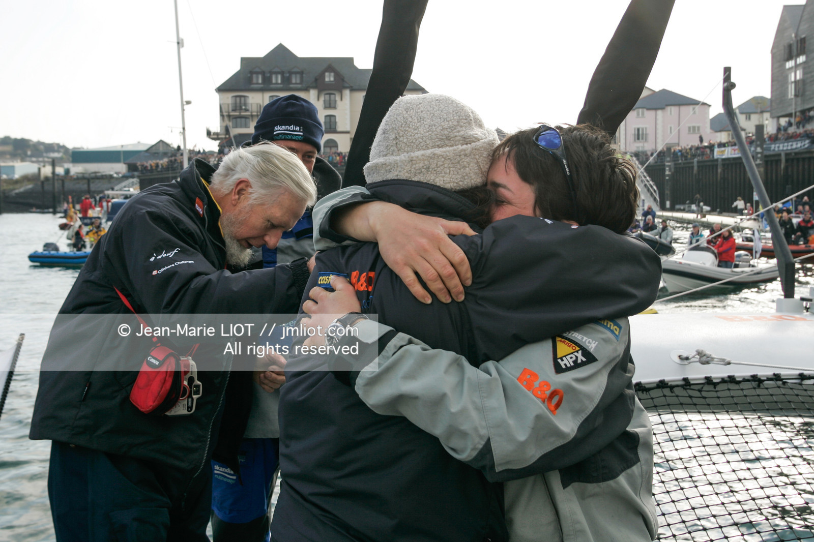 .   .Start Ellen MacArthur onboard maxi-trimaran B&Q Castorama, trying to beat Solo Handed Round the World record, in Falmouth (GB), on november 27, 2004, photo : Jean-Marie LIOT - www.jmliot.com