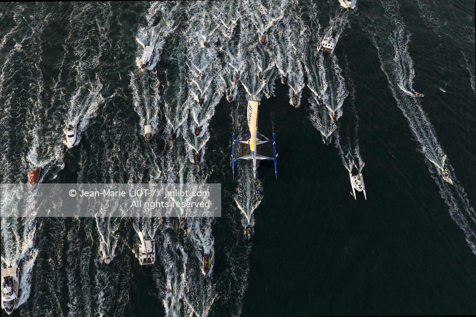 TRIMARAN MACIF - FRANCOIS GABART - RECORD DU TOUR DU MONDE EN SOLITAIRE SANS ESCALE