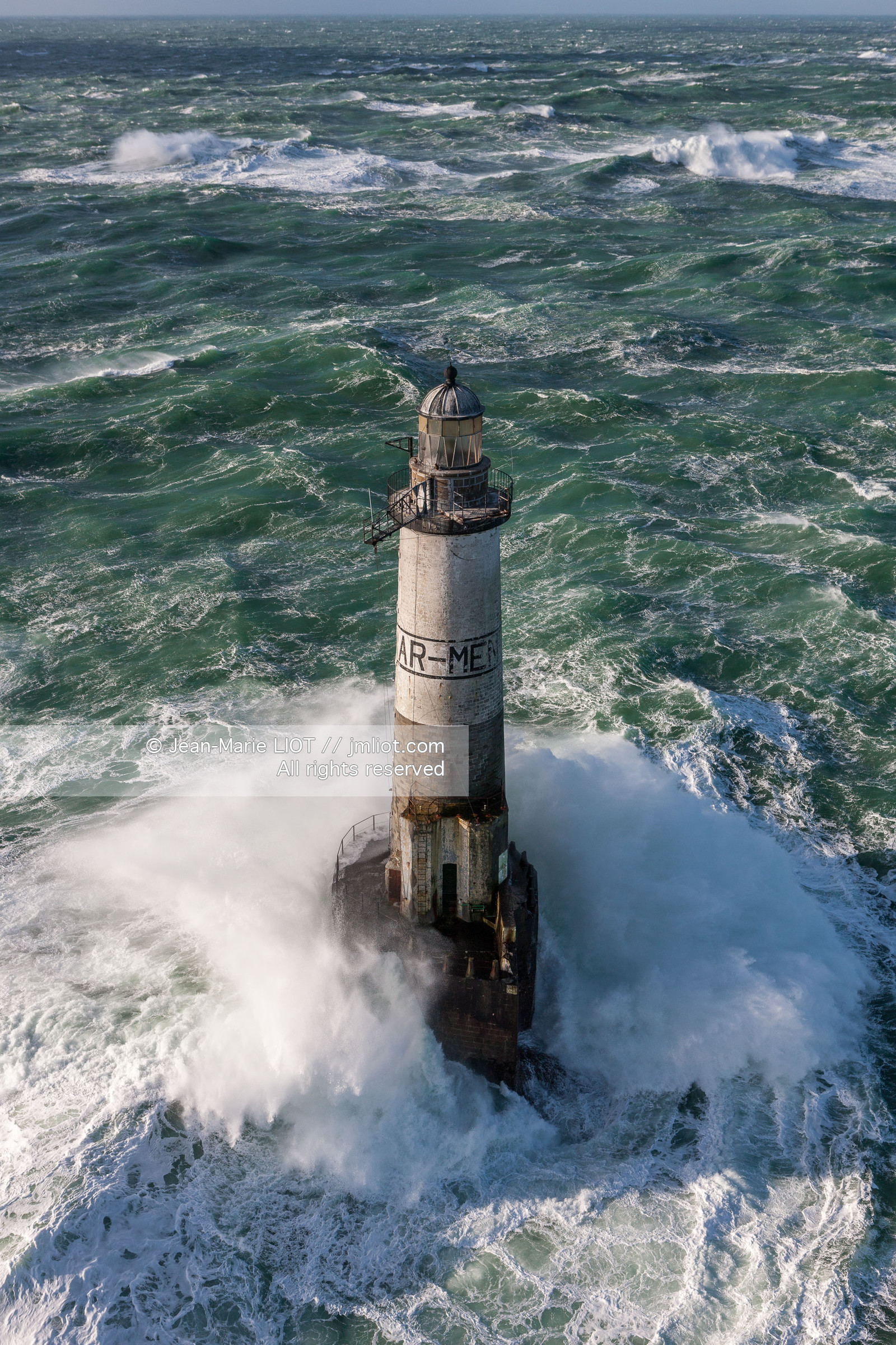 PHARES DANS LA TEMPËTE.