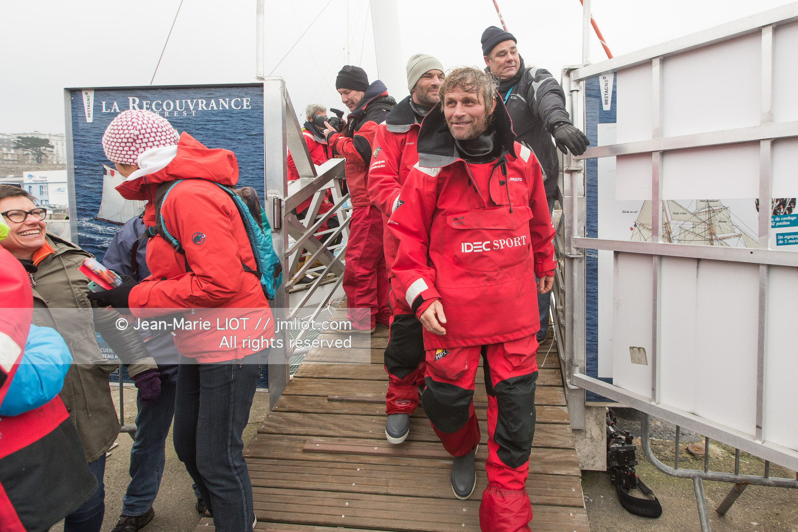 IDEC SPORT- ARRIVEE  RECORD TROPHEE JULES VERNE