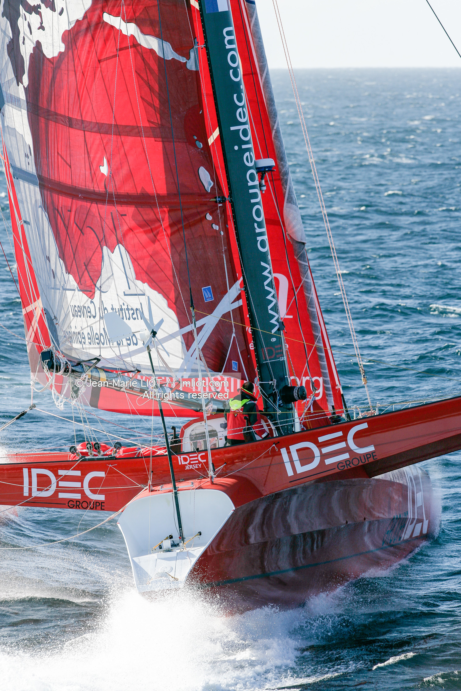 FRANCIS JOYON A L'ENTRAINEMENT SUR IDEC