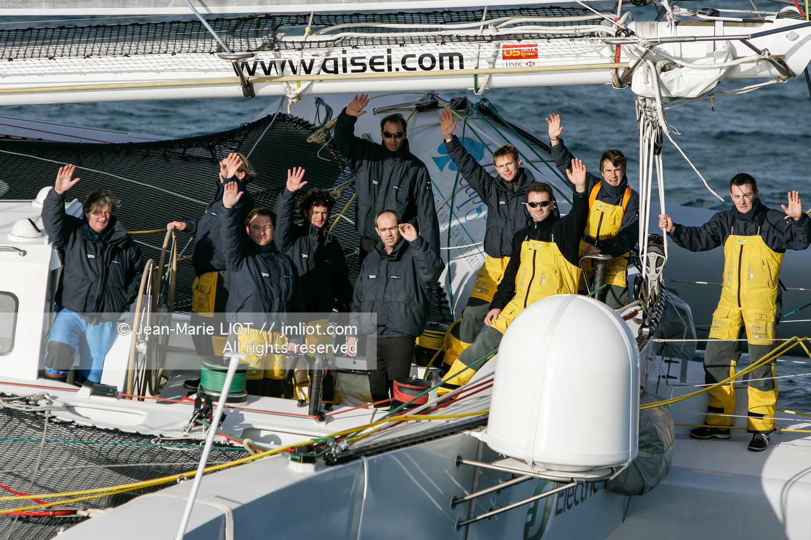 Départ du Trophée Jules Verne du maxi trimaran Geronimo, skipper Olivier de Kersauzon, 28 décembre 2004, Photo Jean-Marie LIOT - www.jmliot.com.