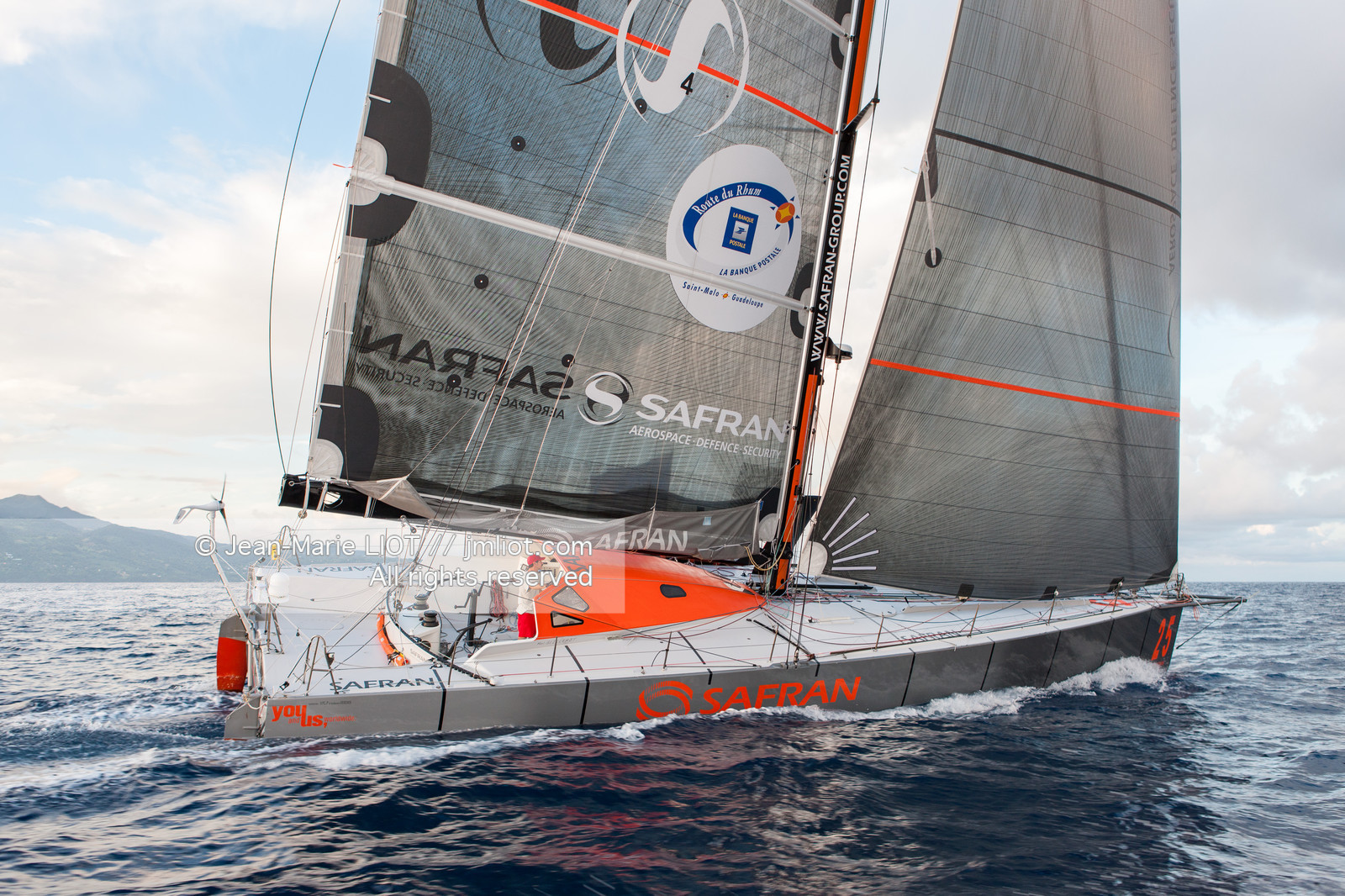 ROUTE DU RHUM 2010 - ARRIVEE DE MARC GUILLEMOT