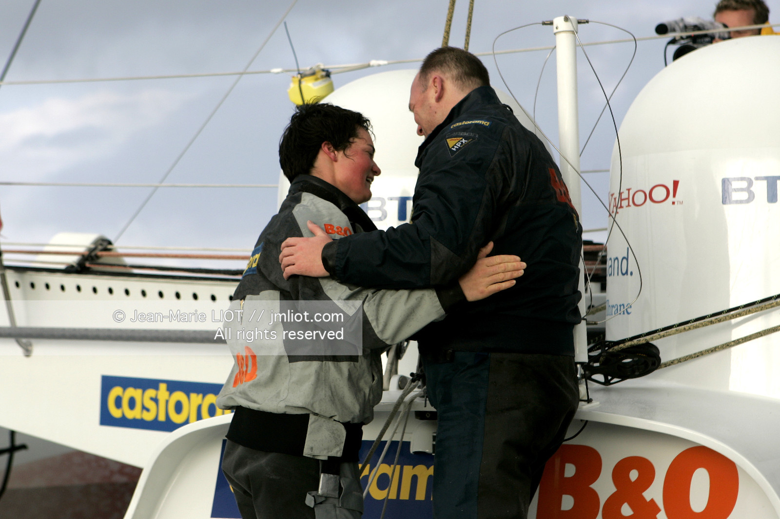 .   .Start Ellen MacArthur onboard maxi-trimaran B&Q Castorama, trying to beat Solo Handed Round the World record, in Falmouth (GB), on november 27, 2004, photo : Jean-Marie LIOT - www.jmliot.com