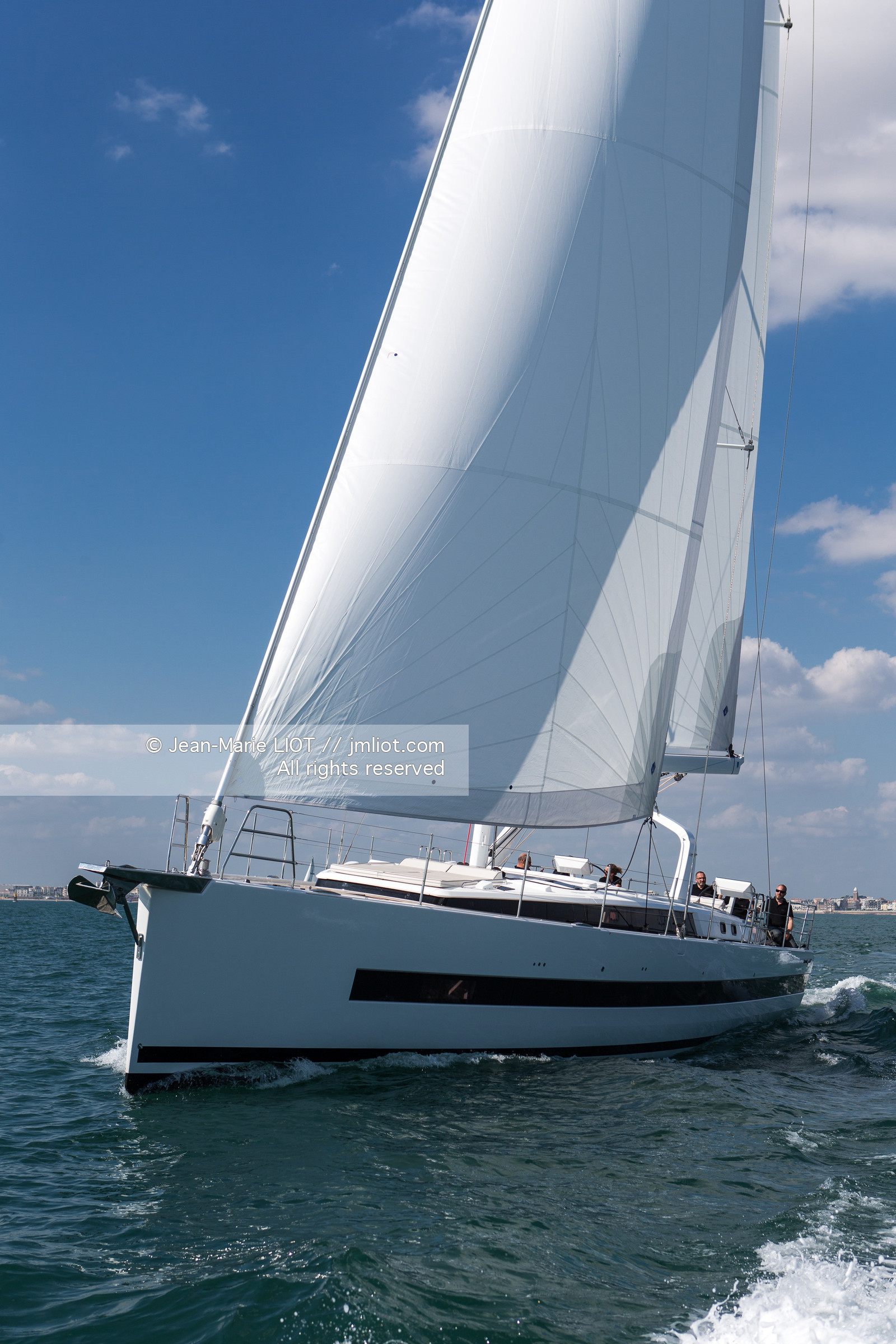OCEANIS YACHT 62
