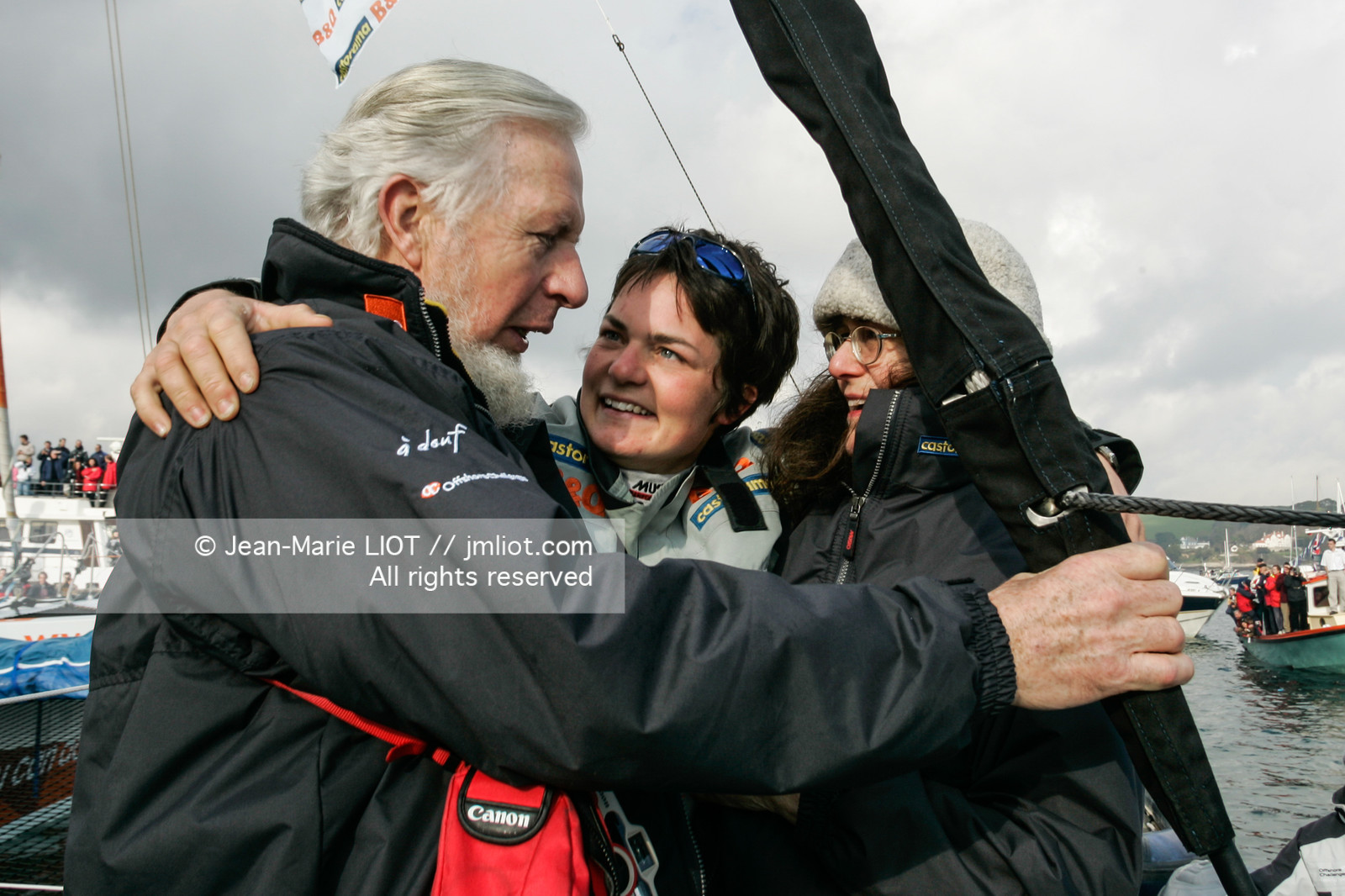 .   .Start Ellen MacArthur onboard maxi-trimaran B&Q Castorama, trying to beat Solo Handed Round the World record, in Falmouth (GB), on november 27, 2004, photo : Jean-Marie LIOT - www.jmliot.com