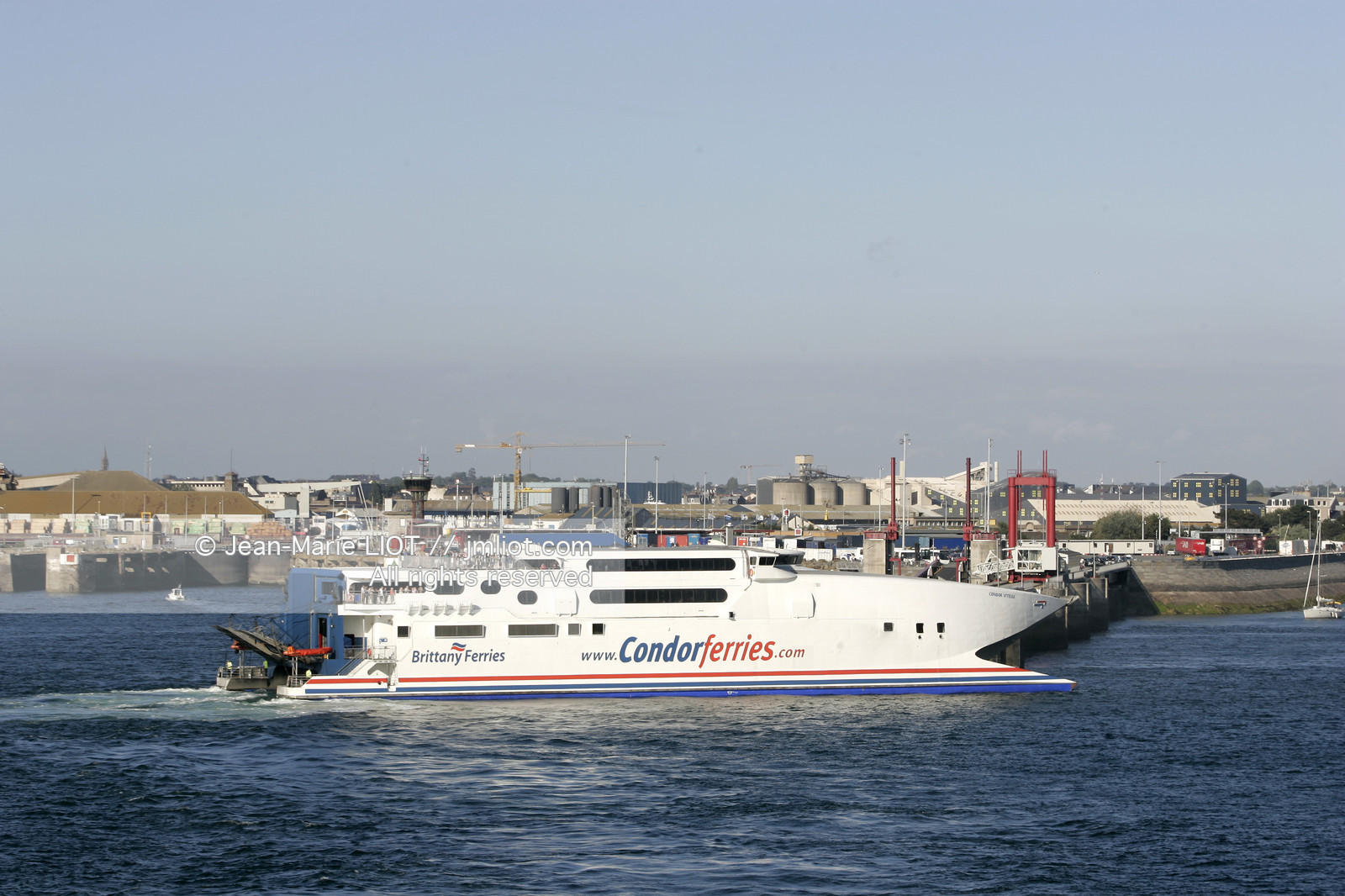 Condor Ferry, Navigation à grande Vitesse de la Brittany Ferries à Saint-MaloPhoto © Jean-Marie LIOT