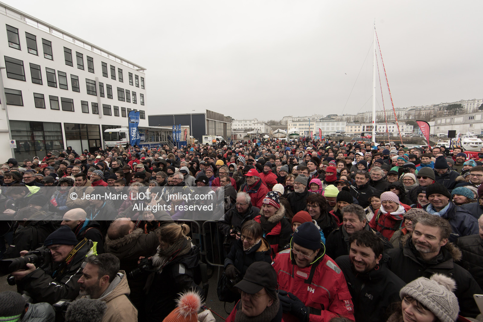 IDEC SPORT- ARRIVEE  RECORD TROPHEE JULES VERNE