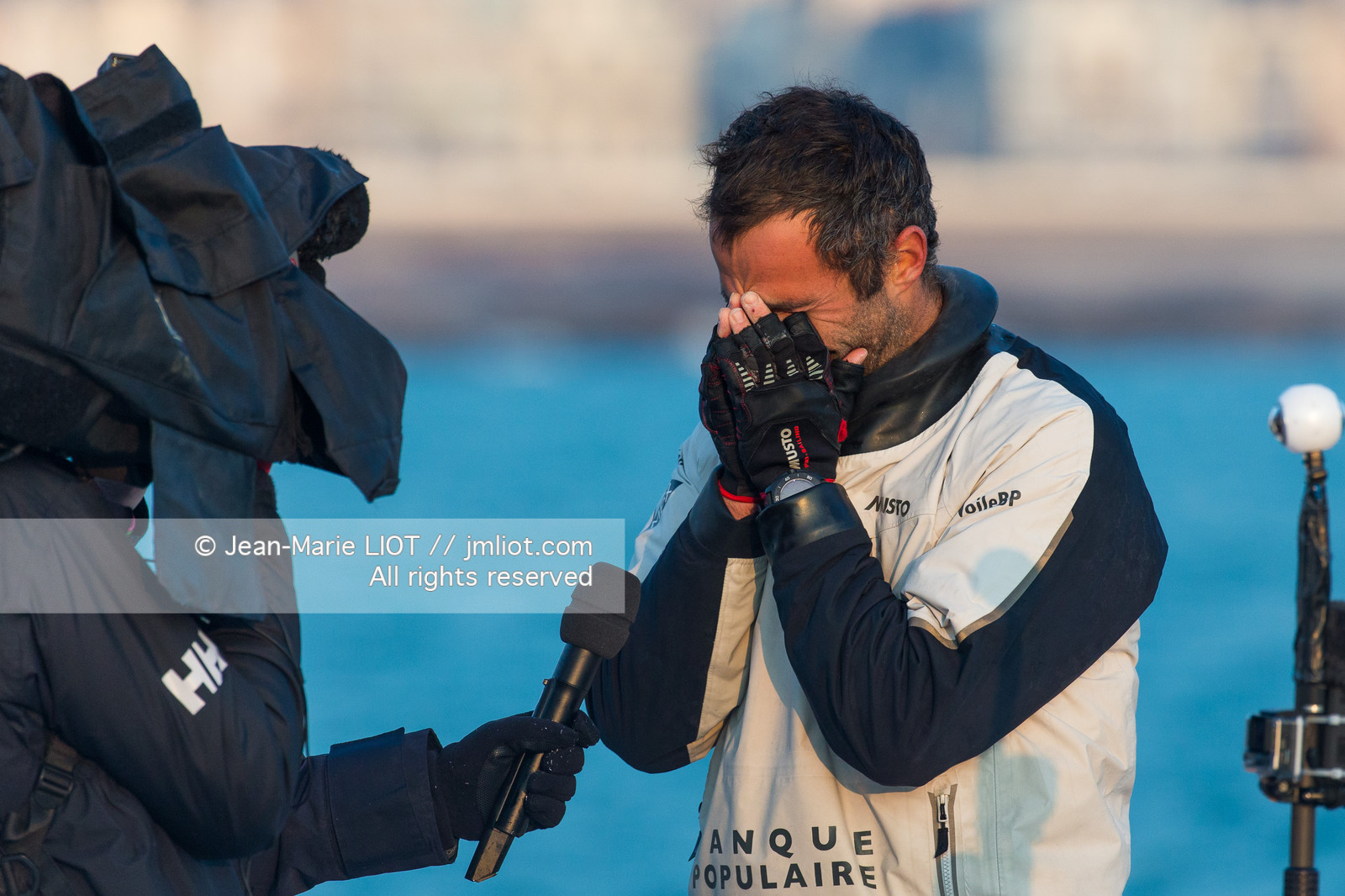 Les Sables d'Olonne, le 19 janvier 2017 arrivée d'Armel Le Cléac'h (FR) skipper de l'imoca Banque Populaire arrive 1er du Vendee globe 2016-2017. Photo © Jean-Marie Liot   DPPI