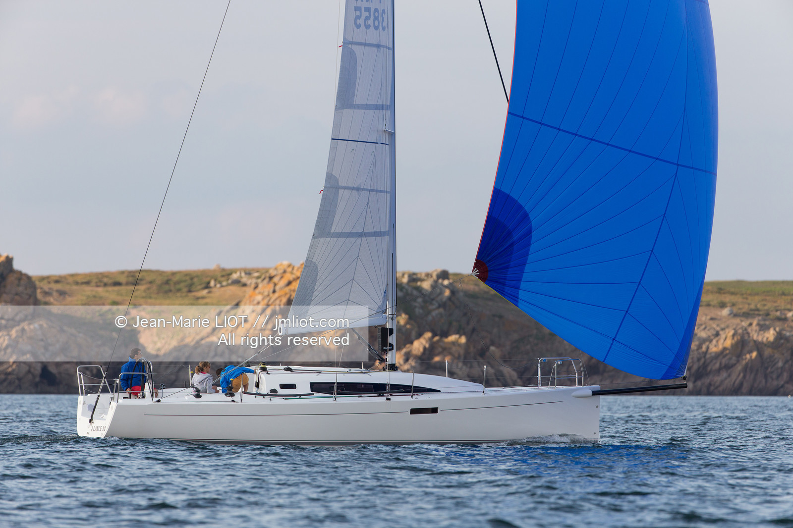 J COMPOSITES 2016 - J112E