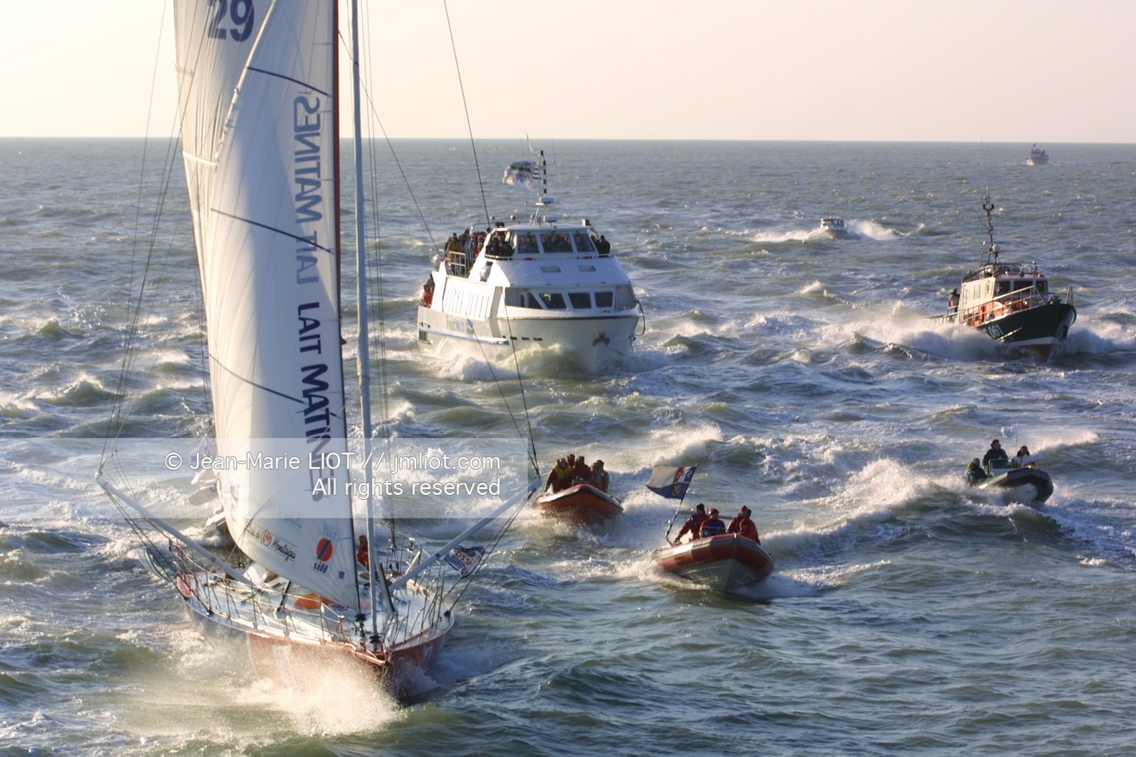VENDEE GLOBE 2001- ROLAND JOURDAIN ARRIVAL