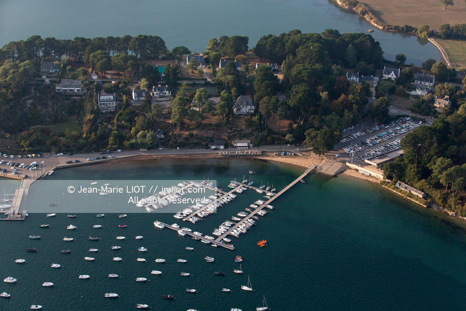 Vue aérienne du port d'Arradon.Photo© jean-Marie Liot.