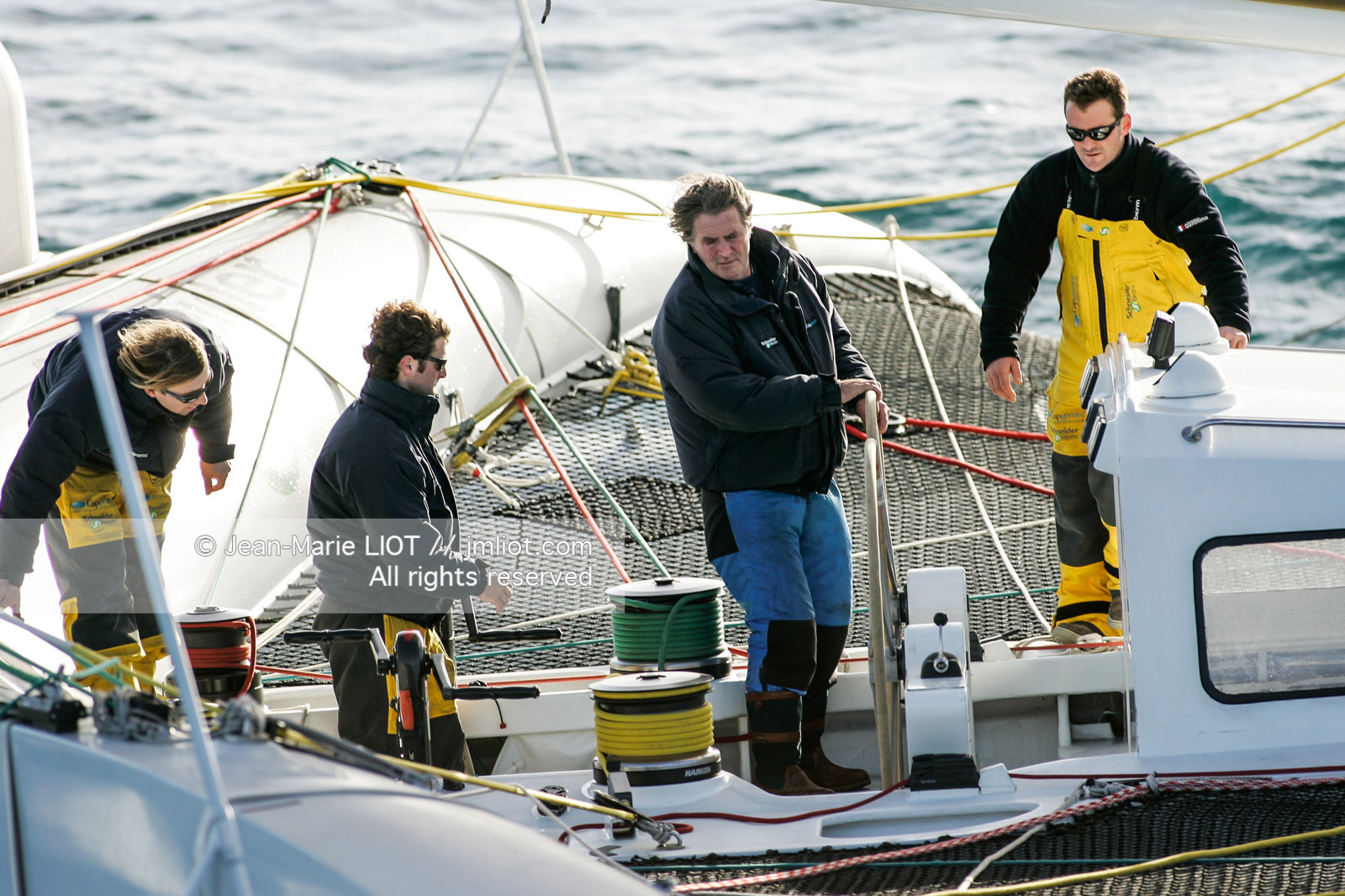 .Start Jules Verne Trophy maxi trimaran Geronimo, skipper Olivier de Kersauzon, on décember 28, 2004, Photo Jean-Marie LIOT - www.jmliot.com