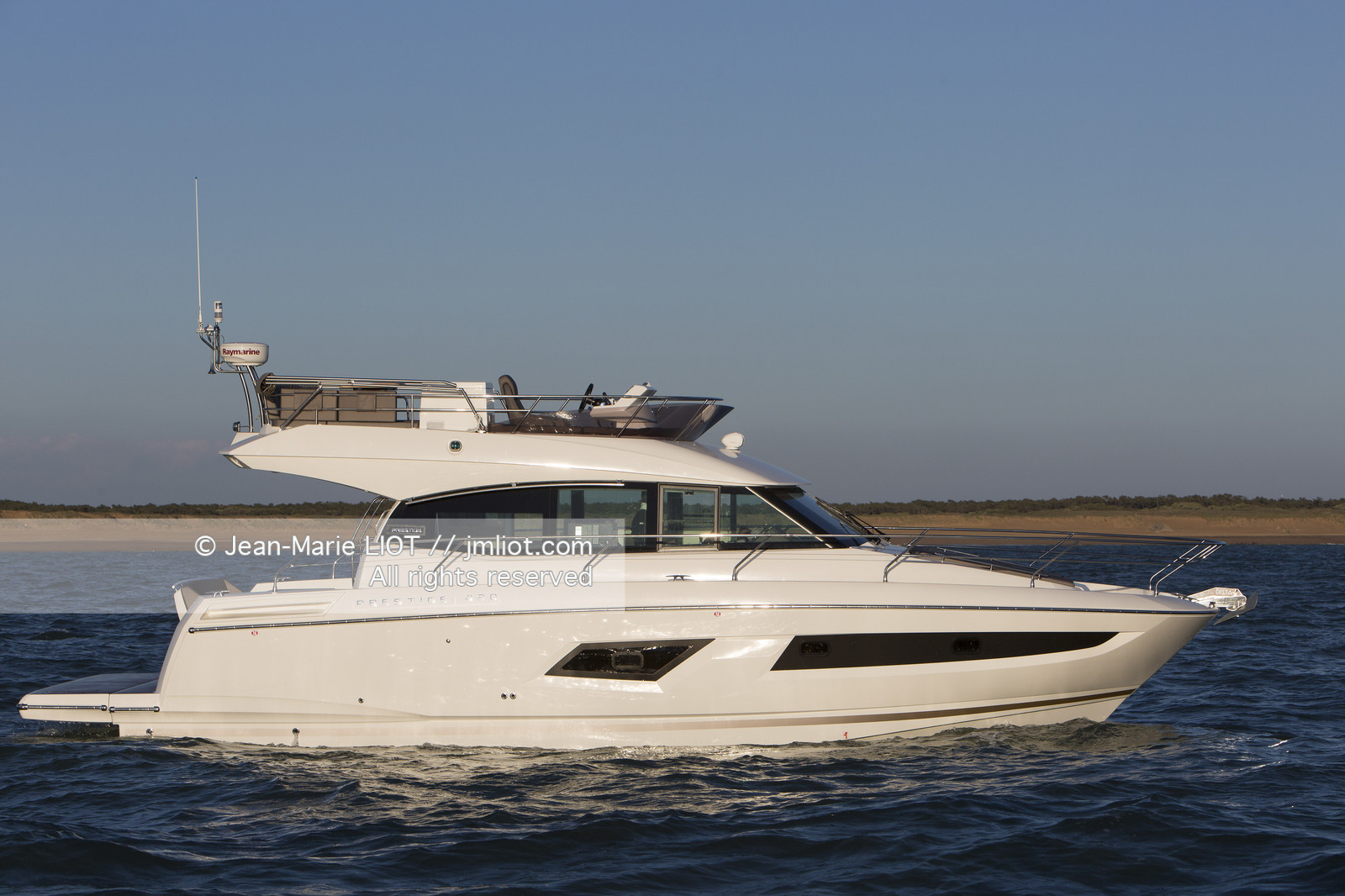 PRESTIGE 420 - PRESTIGE YACHTS