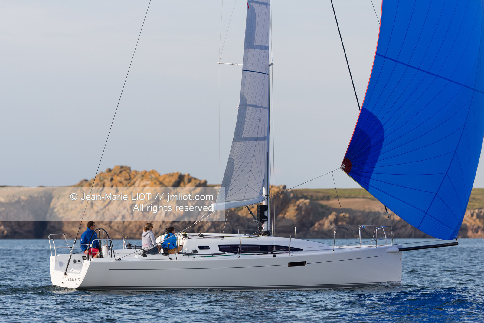 J COMPOSITES 2016 - J112E